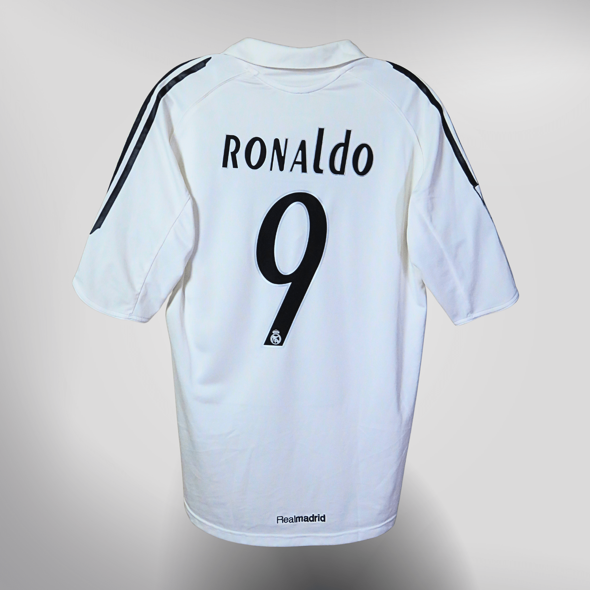 Real Madrid 2005-06 Home Ronaldo #9 Shirt M – Nostalgic Football