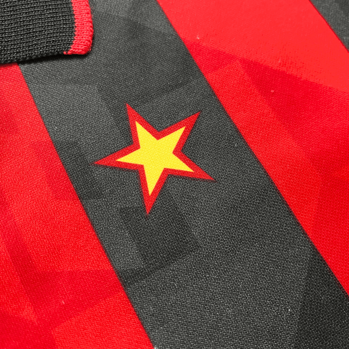 Original AC Milan 1994-1995 Home football shirt, size L | Nostalgic Football Shirts