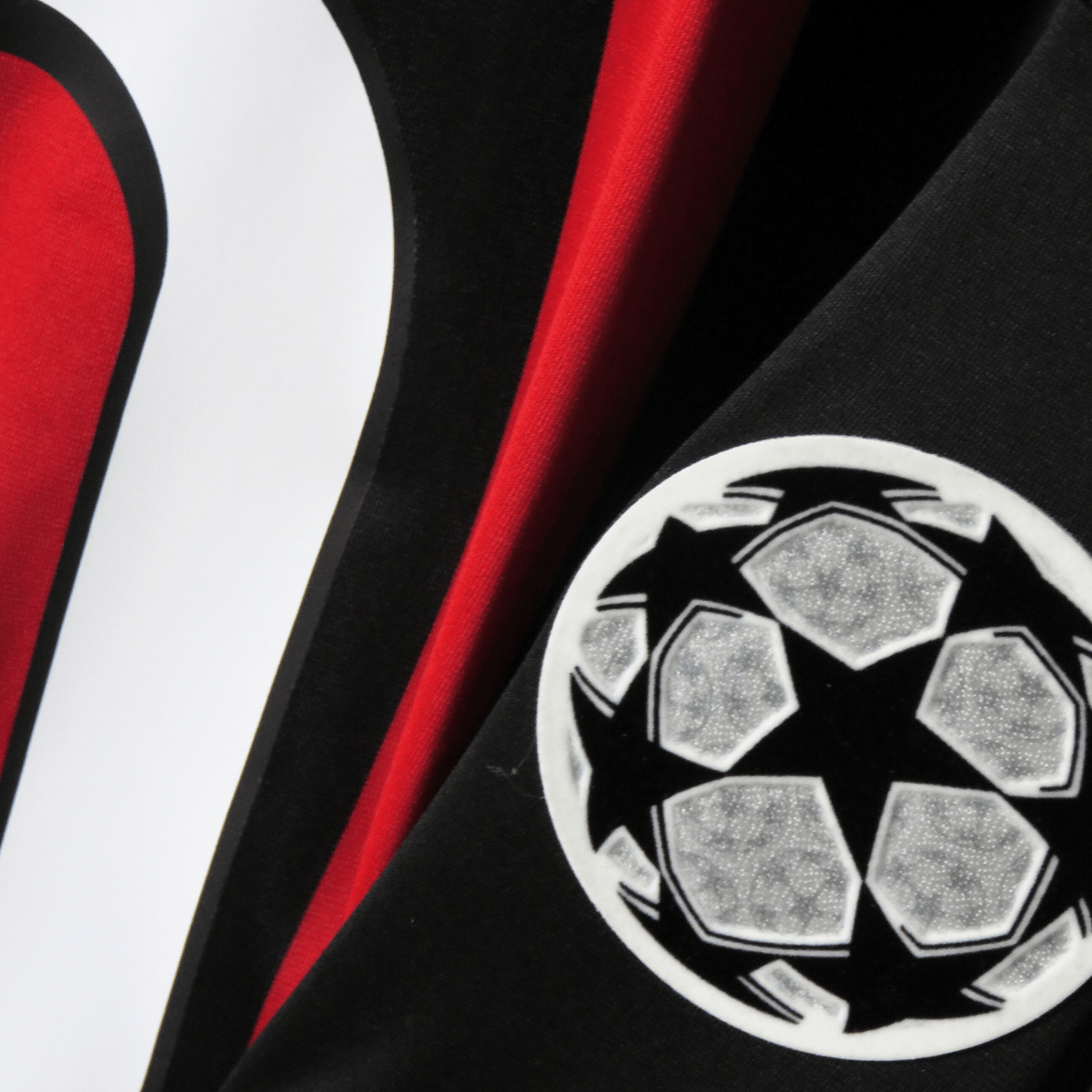 Vintage AC Milan 2009-2010 Home longsleeve football shirt with Ronaldinho 80 print, size L | Nostalgic Football Shirts