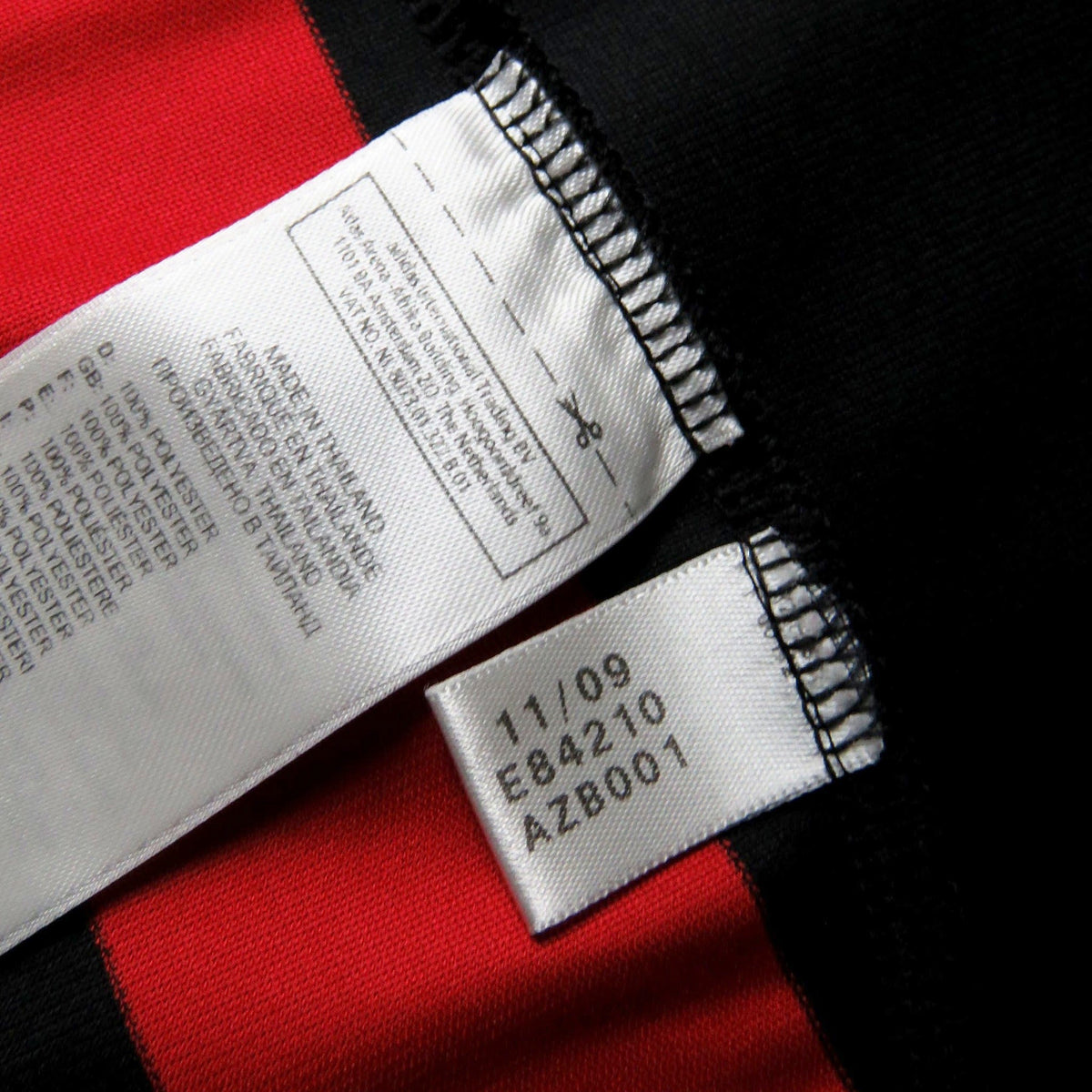 AC Milan 2009-2010 Home shirt, Ronaldinho 80, Adidas, size S, product code E84210 | Nostalgic Football Shirts