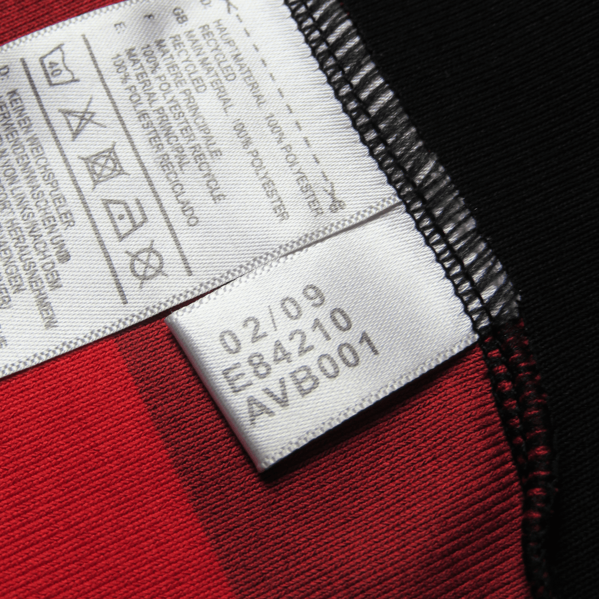Original AC Milan 2009-2010 Home football shirt, size L, Seedorf 10 | Nostalgic Football Shirts