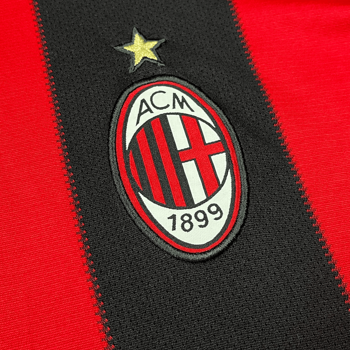 Vintage AC Milan 2010-2011 Home football shirt, size L | Nostalgic Football Shirts