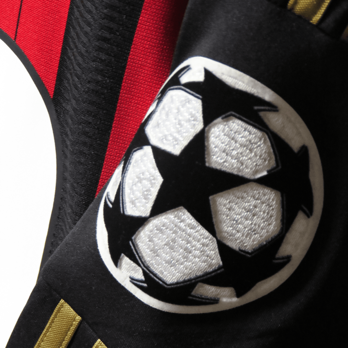 Vintage AC Milan 2013-2014 Home longsleeve football shirt with Balotelli 45 print, size S | Nostalgic Football Shirts