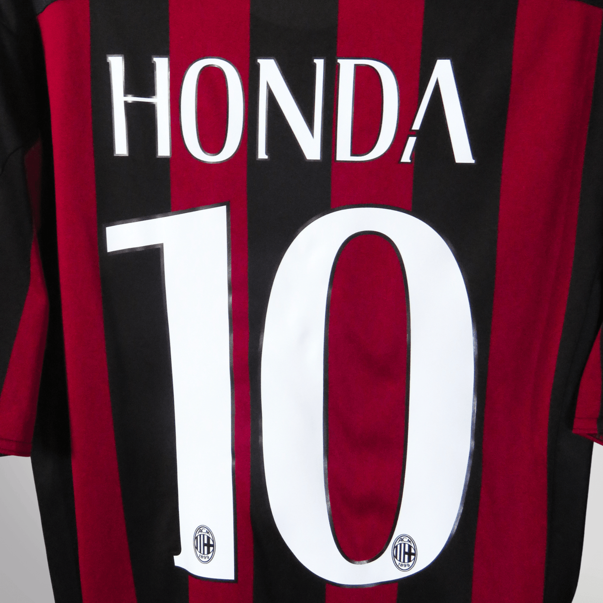 Retro AC Milan 2015-2016 Home football jersey by Adidas, Honda 10, size M | Nostalgic Football Shirts