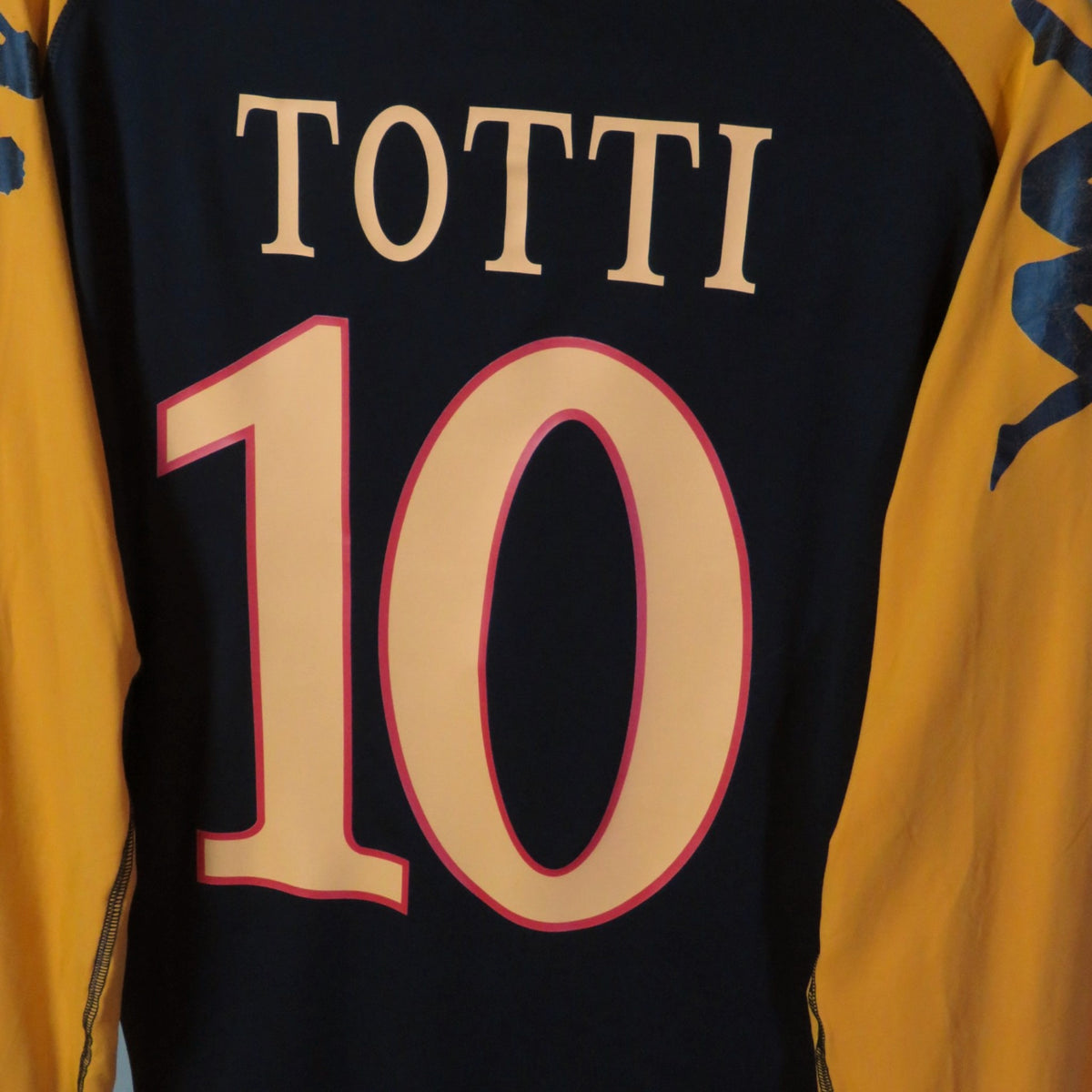 Retro AS Roma 2010-2011 Third football jersey by Kappa, Totti 10, size M | Nostalgic Football Shirts