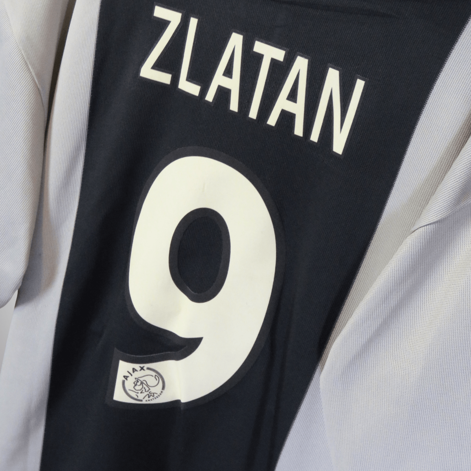 Ajax 2001-02 Away Ibrahimović #9 Shirt XL – Nostalgic Football Shirts
