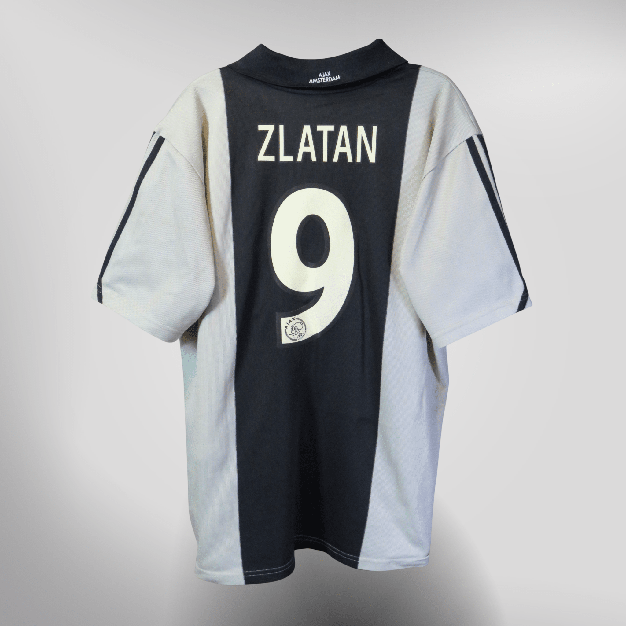Ajax 2001-02 Away Ibrahimović #9 Shirt XL – Nostalgic Football Shirts