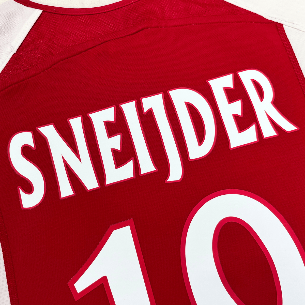 Retro Ajax 2005-2006 Home football jersey by Adidas, Sneijder 18, size L | Nostalgic Football Shirts