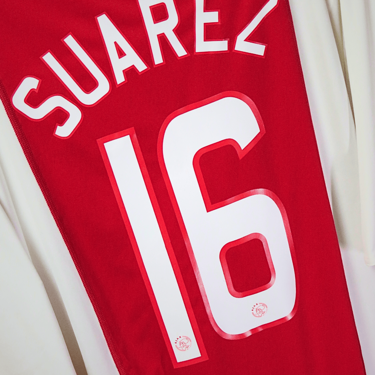 Retro Ajax 2008-2009 Home football jersey by Adidas, Suarez 16, size XL | Nostalgic Football Shirts