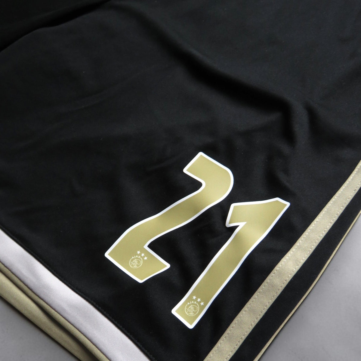 Authentic Adidas Ajax 2018-2019 Away full kit, De Jong 21 on the back, size L | Nostalgic Football Shirts