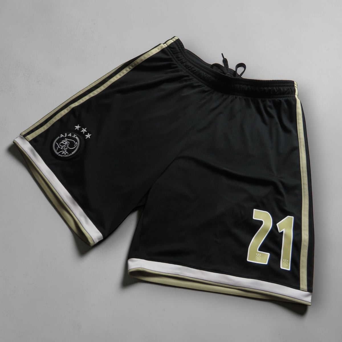 Vintage Ajax 2018-2019 Away full kit with De Jong 21 print, size L | Nostalgic Football Shirts