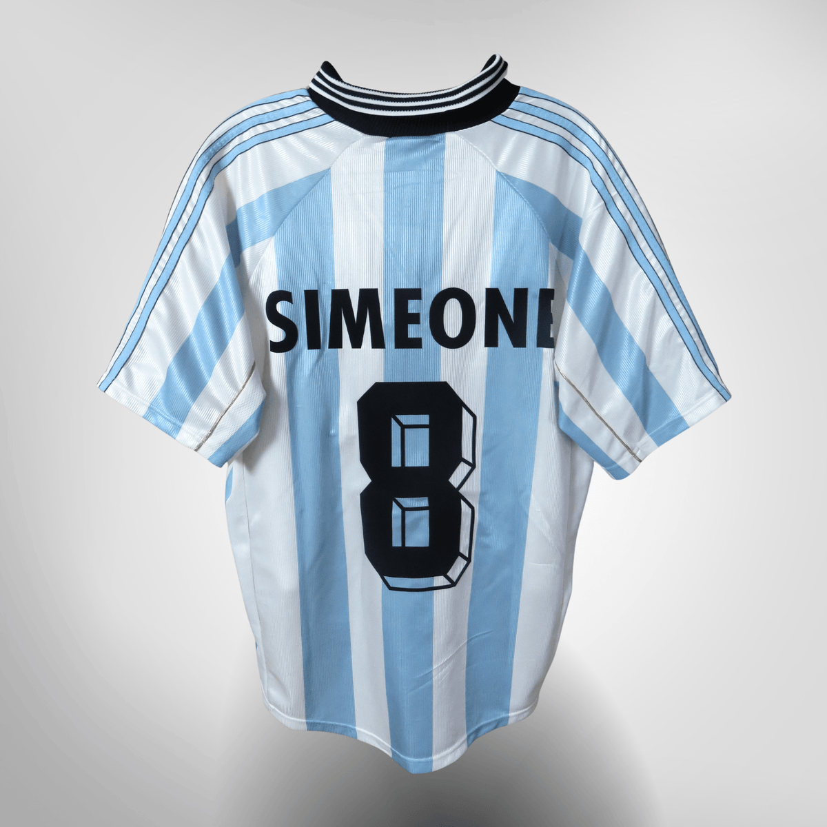 Vintage Argentina 1998-2000 Home football shirt with Simeone 8 print, size L | Nostalgic Football Shirts