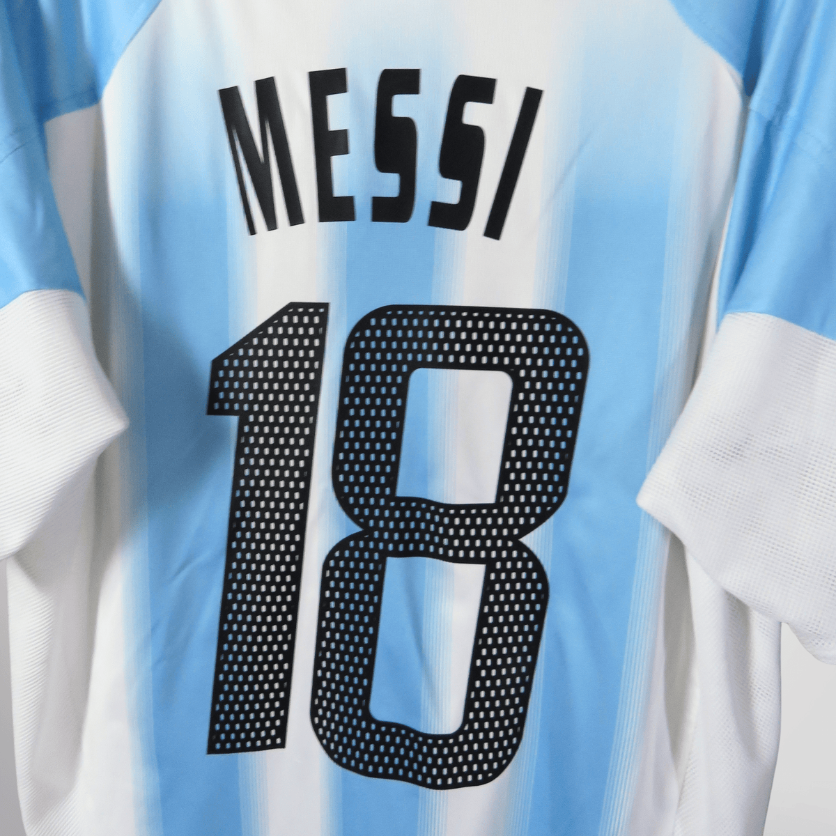 Retro Argentina 2004-2005 Home football jersey by Adidas, Messi 18, size L | Nostalgic Football Shirts