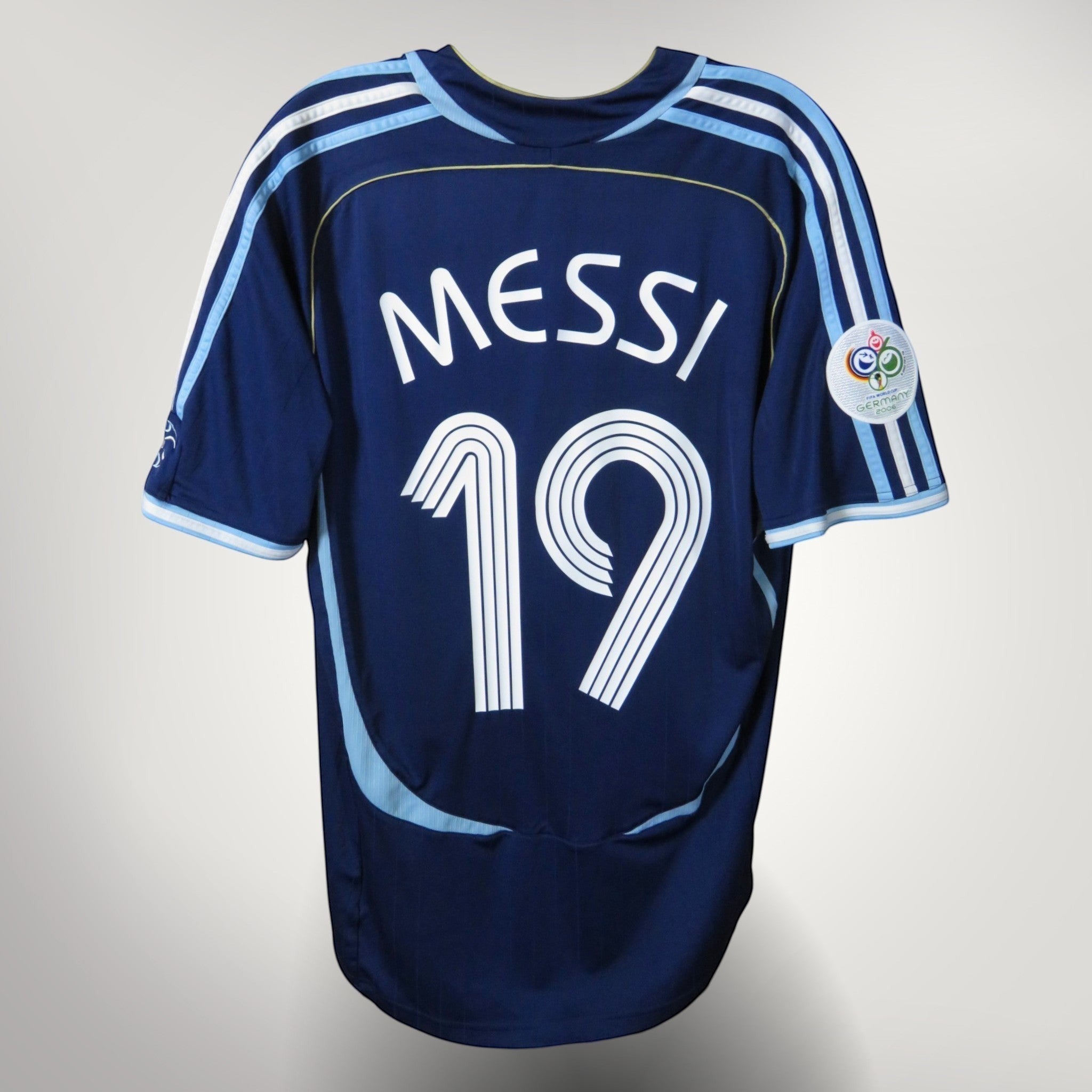 Vintage Argentina 2006-2007 Away football shirt with Messi 19 print, size L | Nostalgic Football Shirts