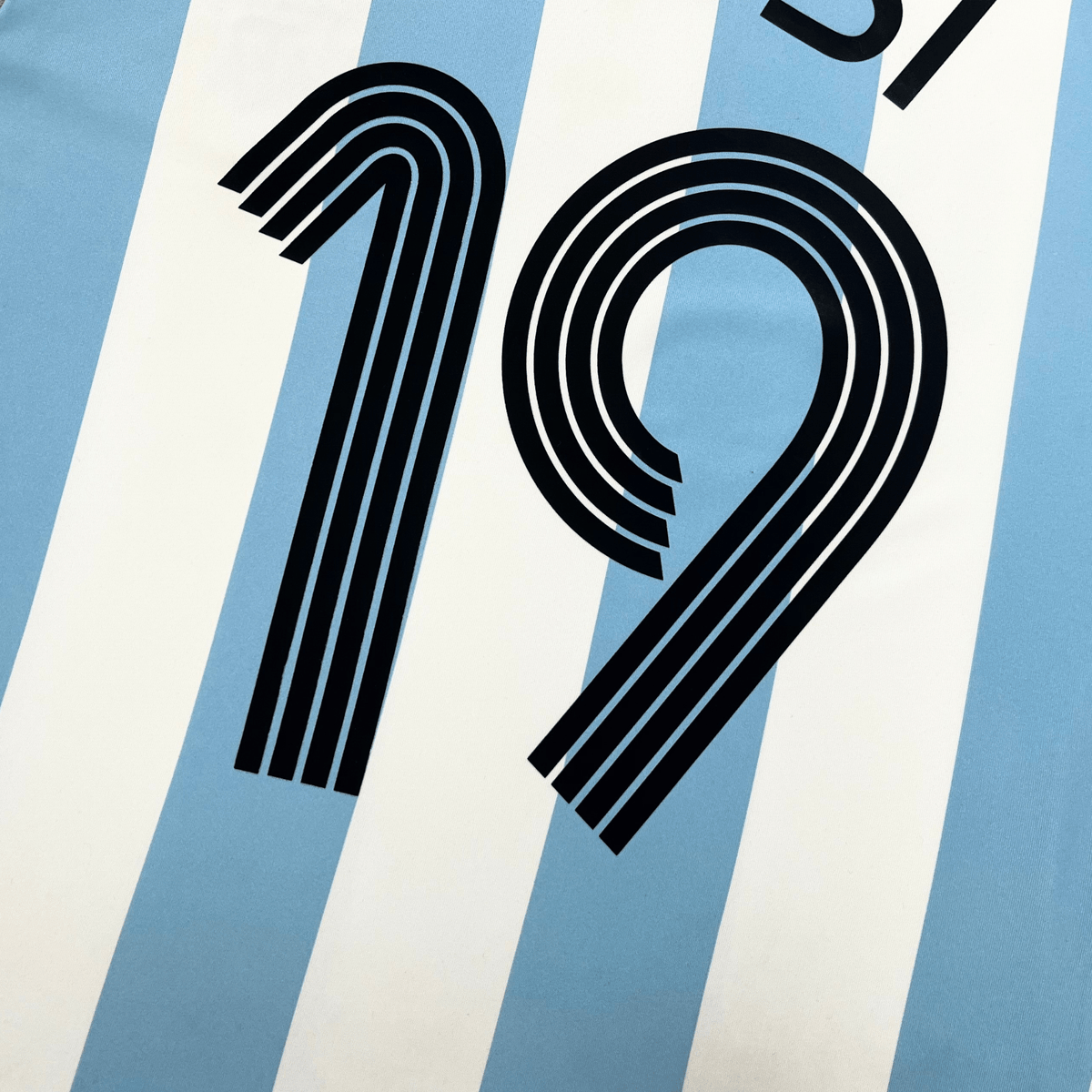 Original Argentina 2006-2007 Home football shirt, size M, Messi 19 | Nostalgic Football Shirts