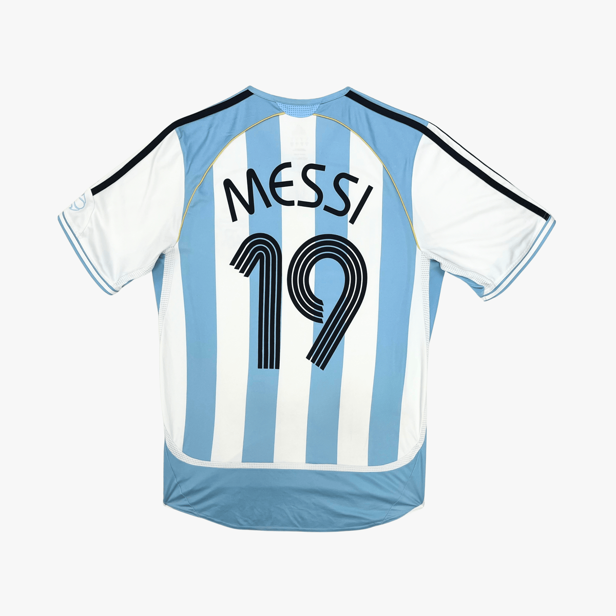 Vintage Argentina 2006-2007 Home football shirt with Messi 19 print, size M, product code 739802 | Nostalgic Football Shirts