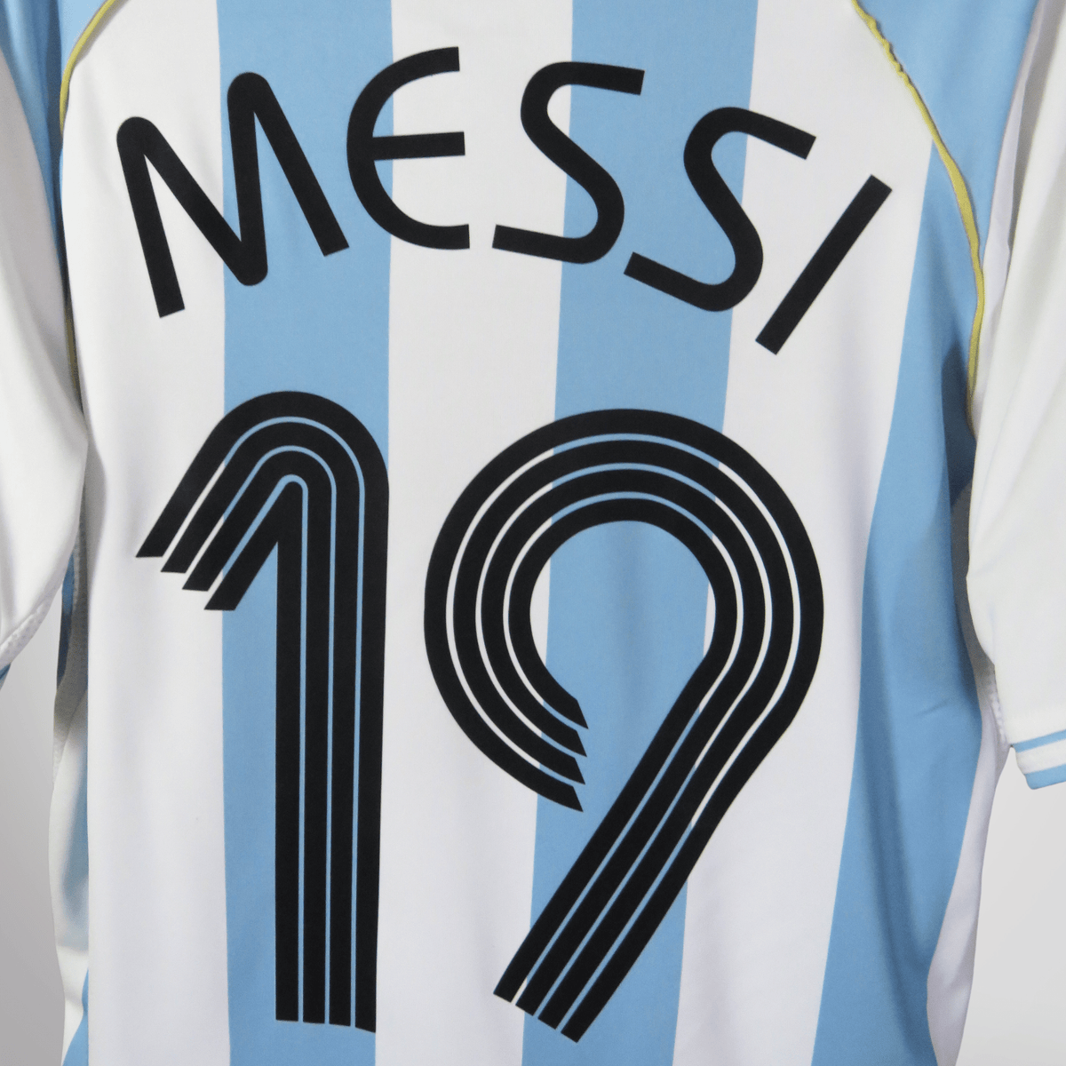 Retro Argentina 2006-2007 Home football jersey by Adidas, Messi 19, size S | Nostalgic Football Shirts