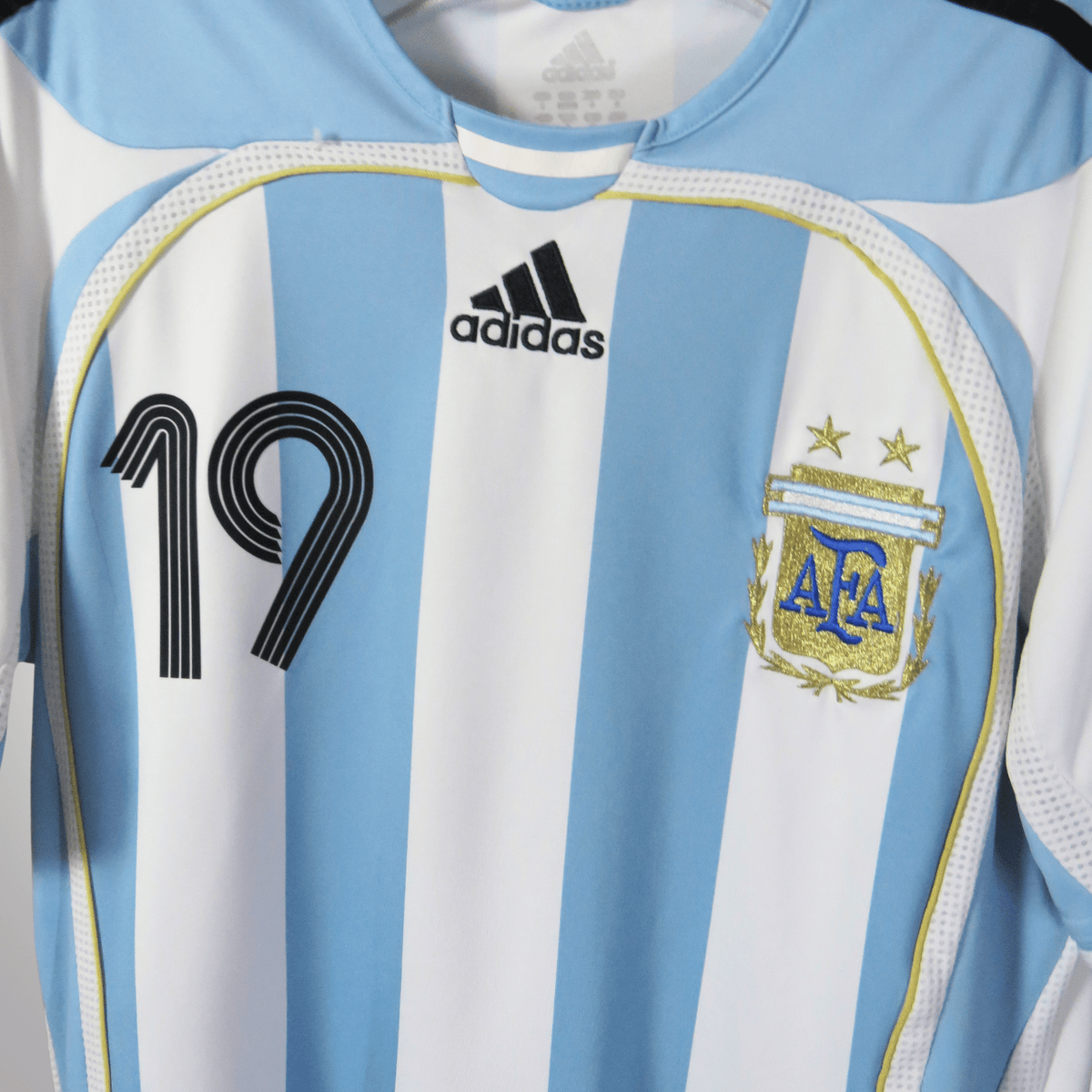 Original Argentina 2006-2007 Home football shirt, size S, Messi 19 | Nostalgic Football Shirts