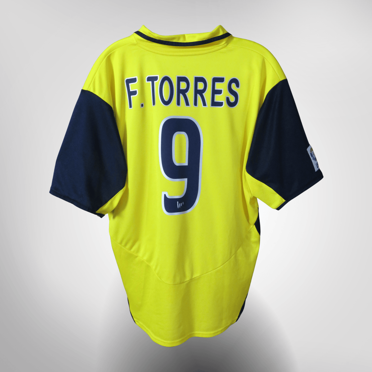 Vintage Atlético Madrid 2003-2004 Away football shirt with Torres 9 print, size XL | Nostalgic Football Shirts