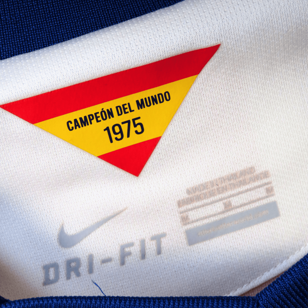 Vintage Atletico Madrid 2014-2015 Home football shirt with Griezmann 7 print, size M | Nostalgic Football Shirts