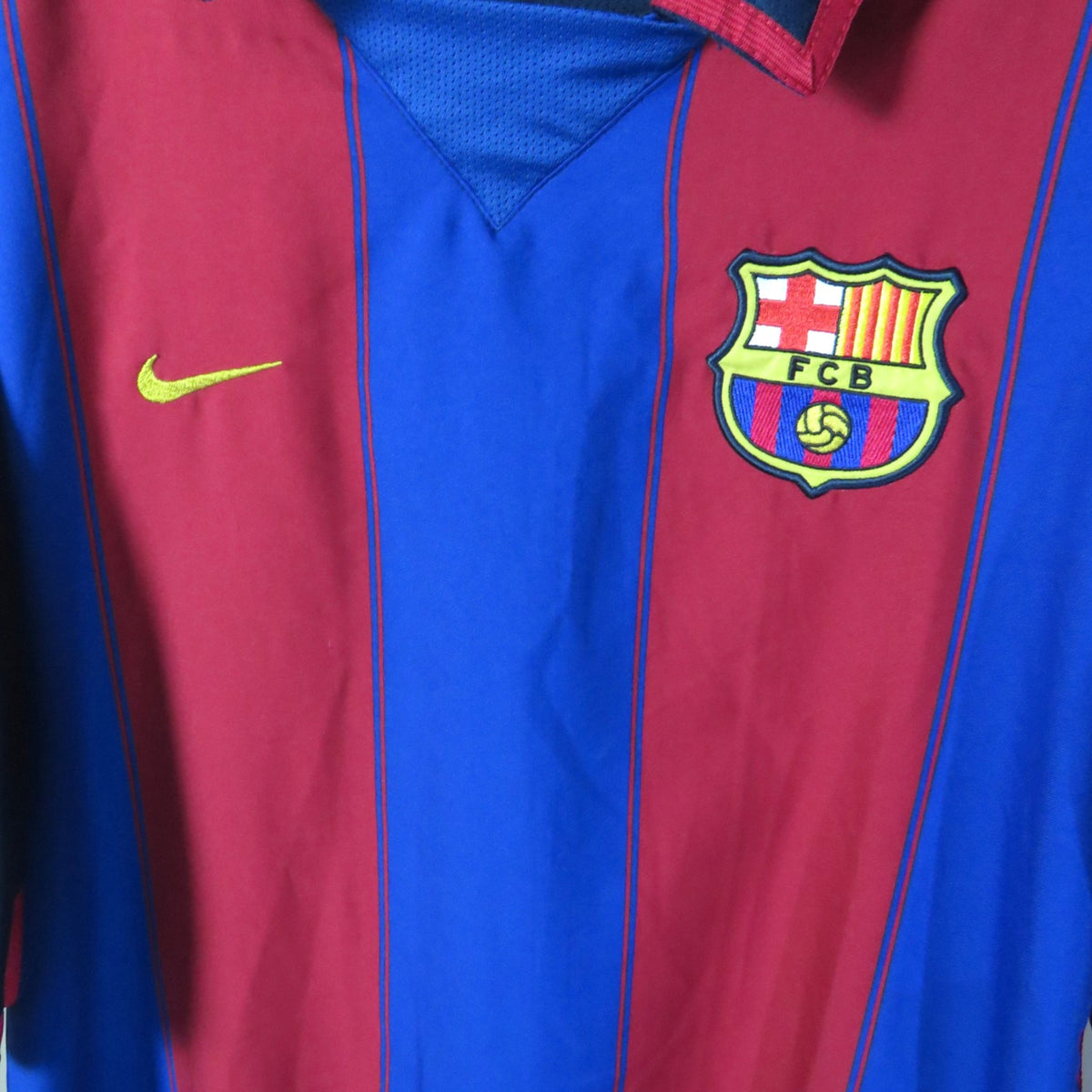 Original Barcelona 2003-2004 Home football shirt, size L, Ronaldinho 10 | Nostalgic Football Shirts