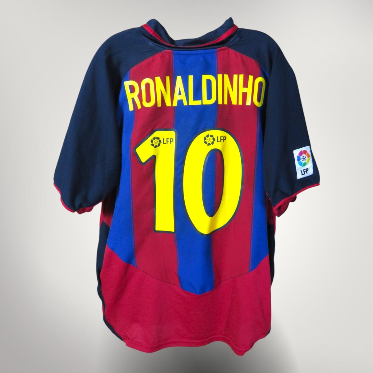 Vintage Barcelona 2003-2004 Home football shirt with Ronaldinho 10 print, size L | Nostalgic Football Shirts