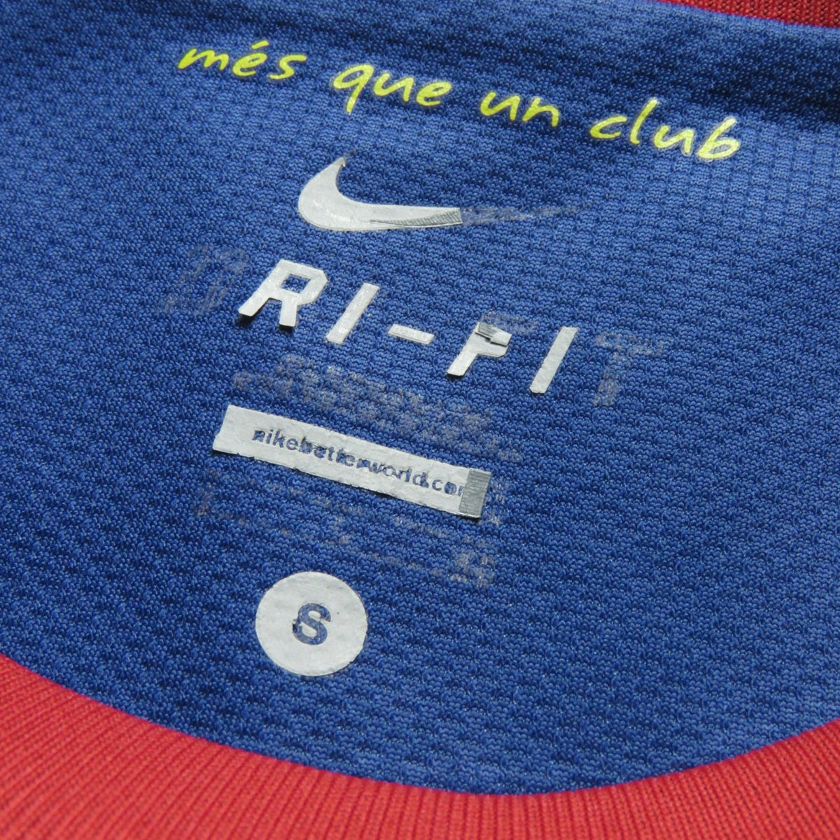 Vintage Barcelona 2011-2012 Home football shirt with Xavi 6 print, size S, product code 419877-488 | Nostalgic Football Shirts