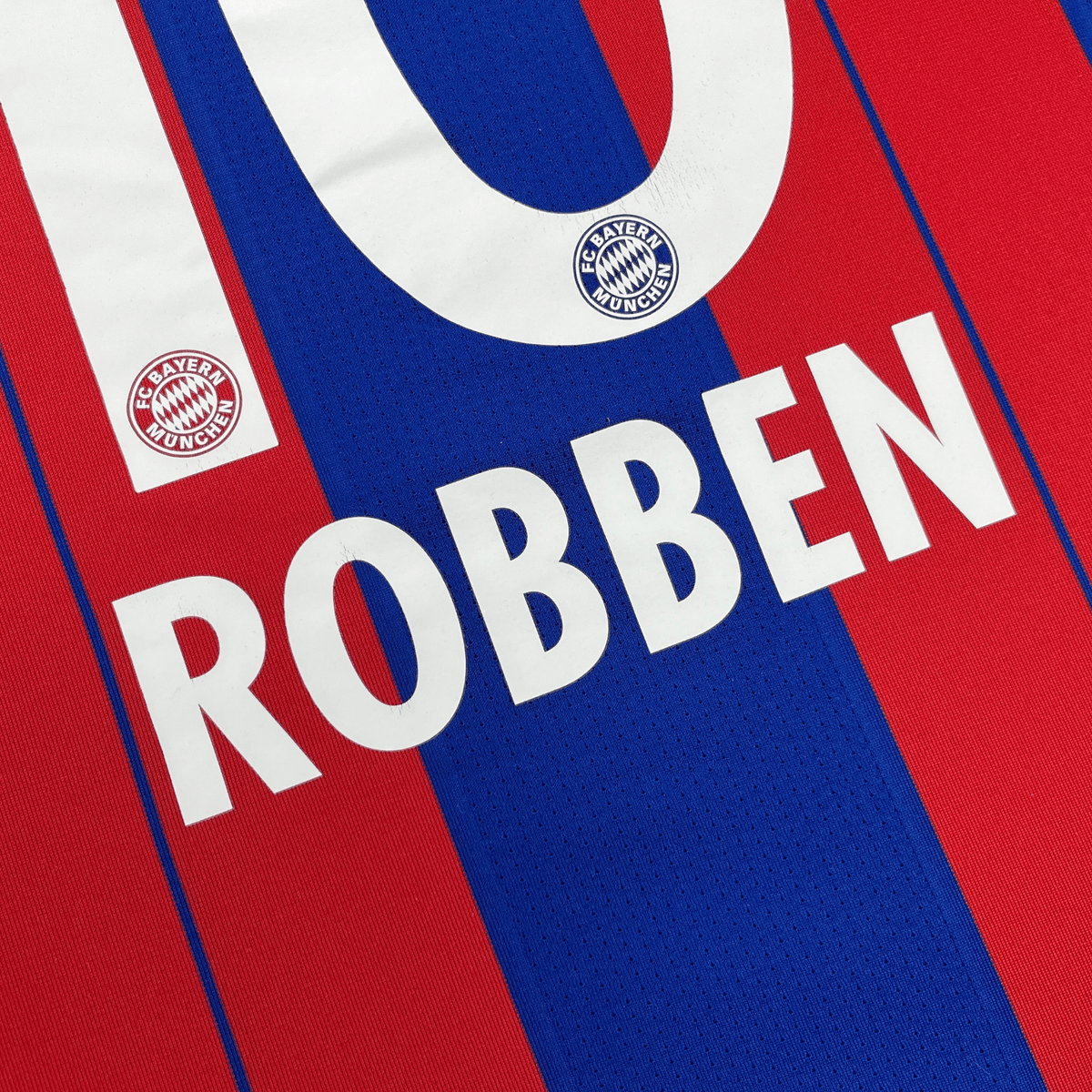 Vintage Bayern Munich 2014-2015 Home football shirt with Robben 10 print, size M | Nostalgic Football Shirts