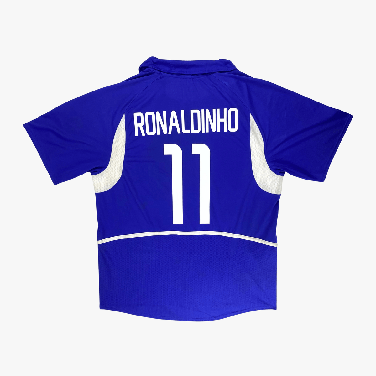 Vintage Brazil 2002-2004 Away football shirt with Ronaldinho 10 print, size L | Nostalgic Football Shirts
