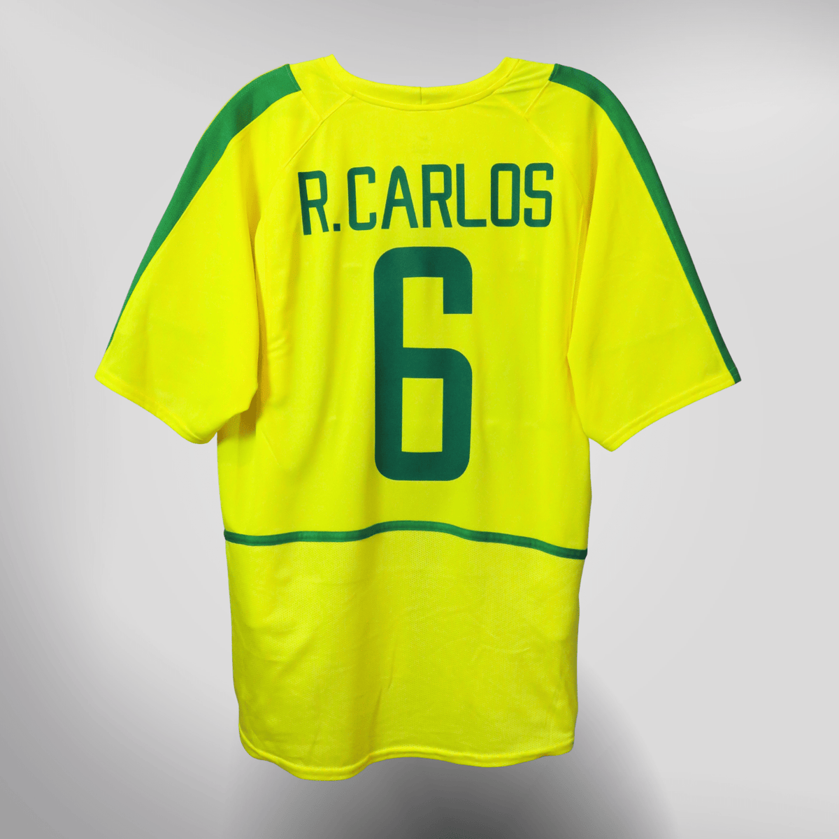 Vintage Brazil 2002-2004 Home football shirt with Roberto Carlos 6 print, size M | Nostalgic Football Shirts
