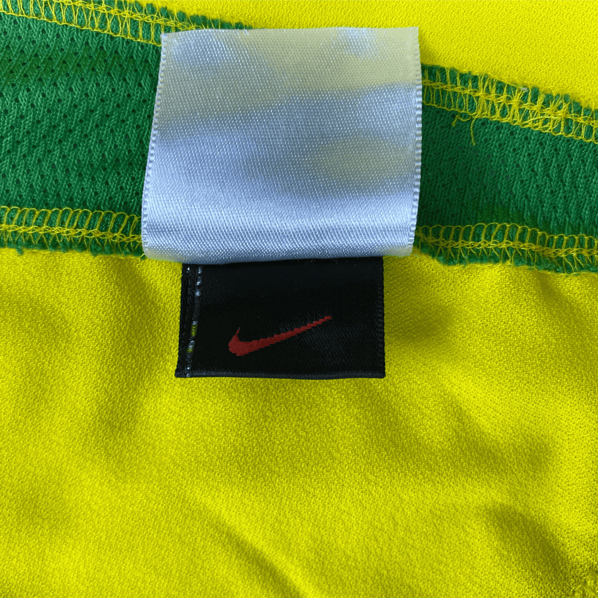 Vintage Brazil 2002-2004 Home football shirt with Ronaldinho 11 print, size XL | Nostalgic Football Shirts