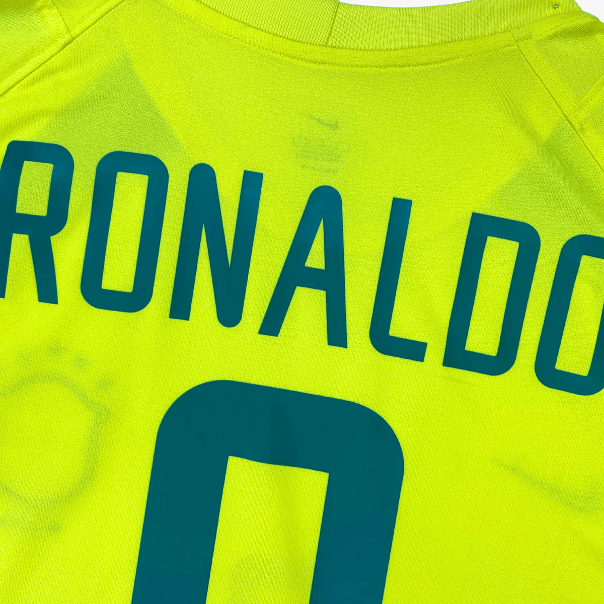 Retro Brazil 2002-2004 Home football jersey by Nike, Ronaldo 9, size L | Nostalgic Football Shirts