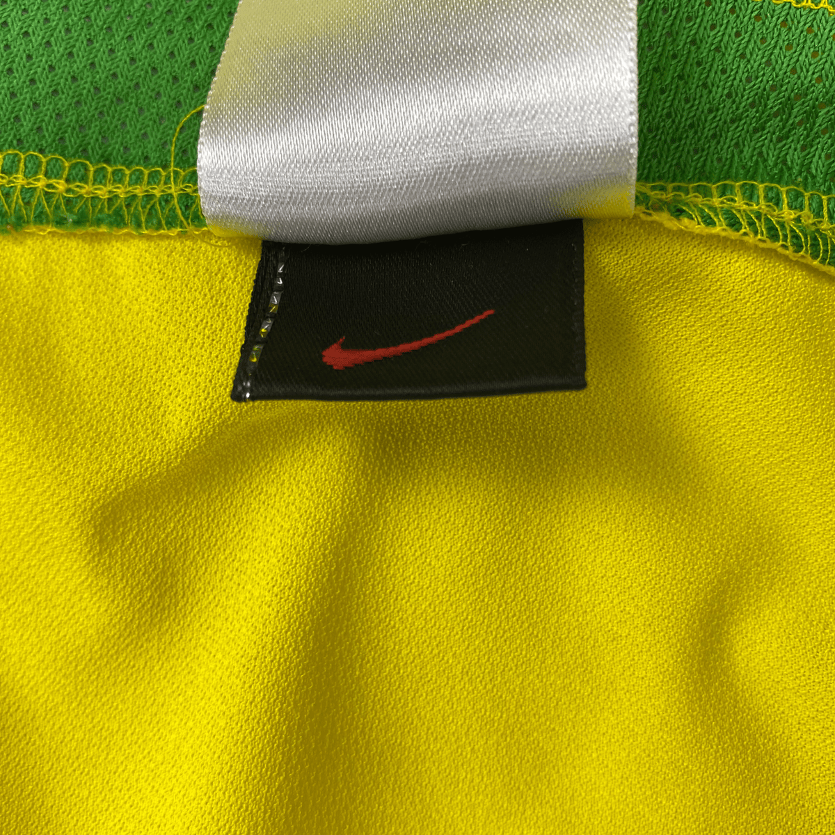 Vintage Brazil 2002-2004 Home football shirt with Ronaldo 9 print, size L | Nostalgic Football Shirts
