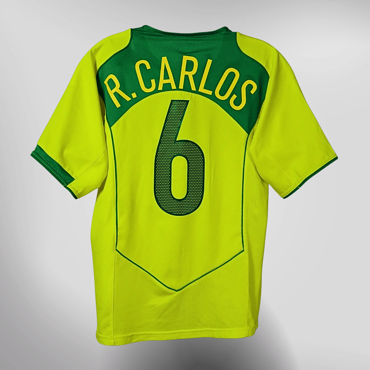 Vintage Brazil 2004-2006 Home football shirt with Roberto Carlos 6 print, size S | Nostalgic Football Shirts