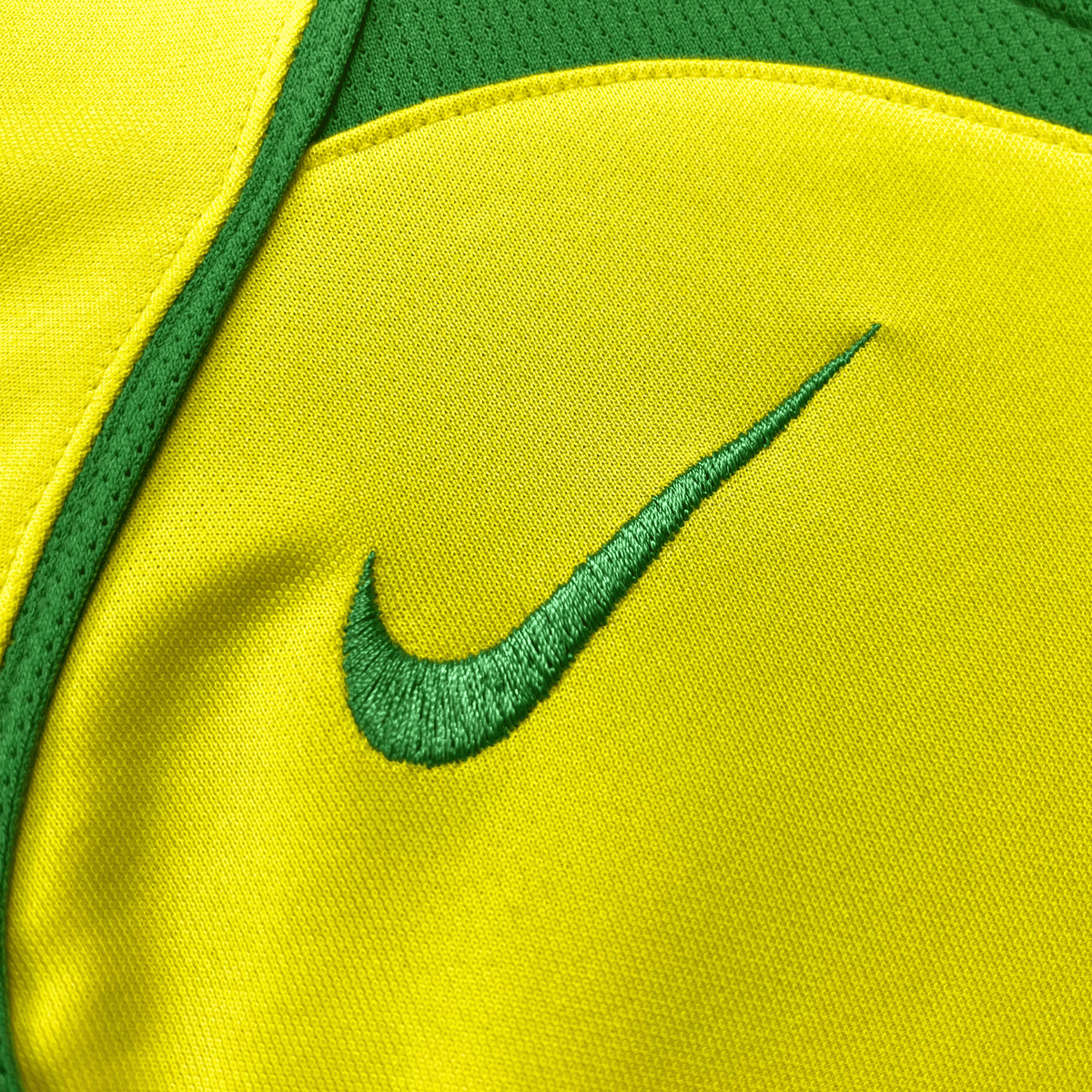 Vintage Brazil 2004-2006 Home football shirt with Ronaldinho 10 print, size M | Nostalgic Football Shirts