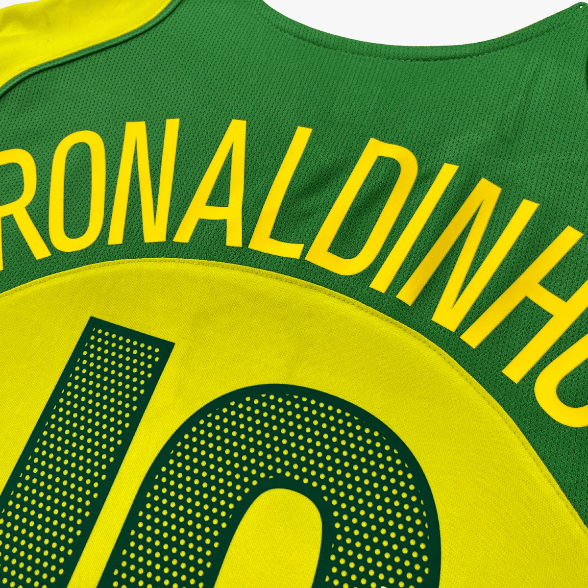 Retro Brazil 2004-2006 Home football jersey by Nike, Ronaldinho 10, size M | Nostalgic Football Shirts