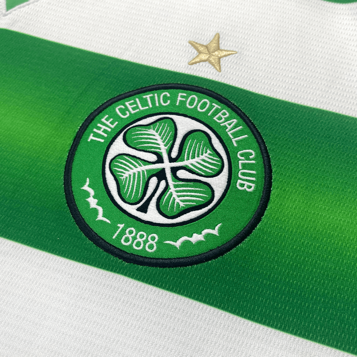 Vintage Celtic 2016-2017 Home football shirt with Moussa Dembélé 10 print, size M | Nostalgic Football Shirts