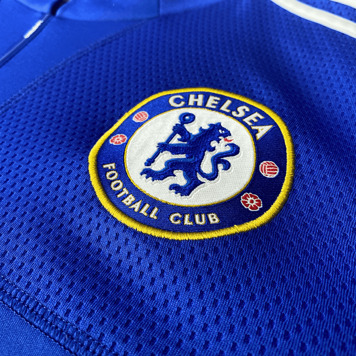 Vintage Chelsea 2009-2010 Home football shirt with Essien 5 print, size S | Nostalgic Football Shirts