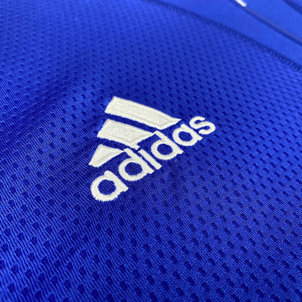 Authentic Adidas Chelsea 2009-2010 Home shirt, Essien 5 on the back, size S | Nostalgic Football Shirts