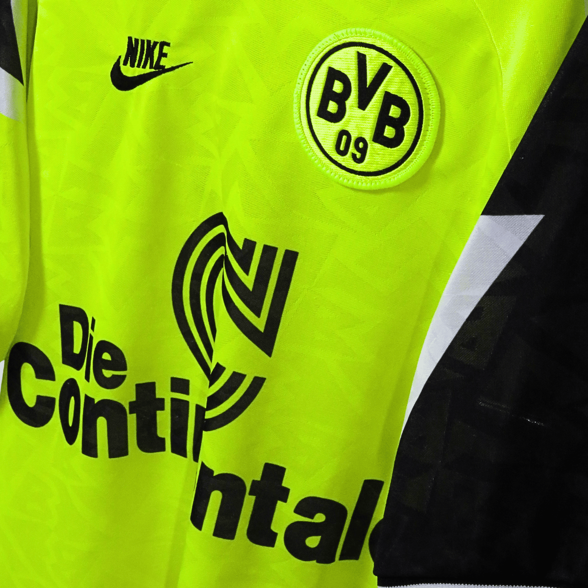 Retro Dortmund 1995-1996 Home football jersey by Nike, size S | Nostalgic Football Shirts