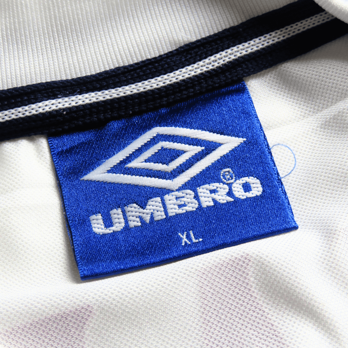 Vintage England 1999-2001 Home football shirt with Shearer 9 print, size XL | Nostalgic Football Shirts