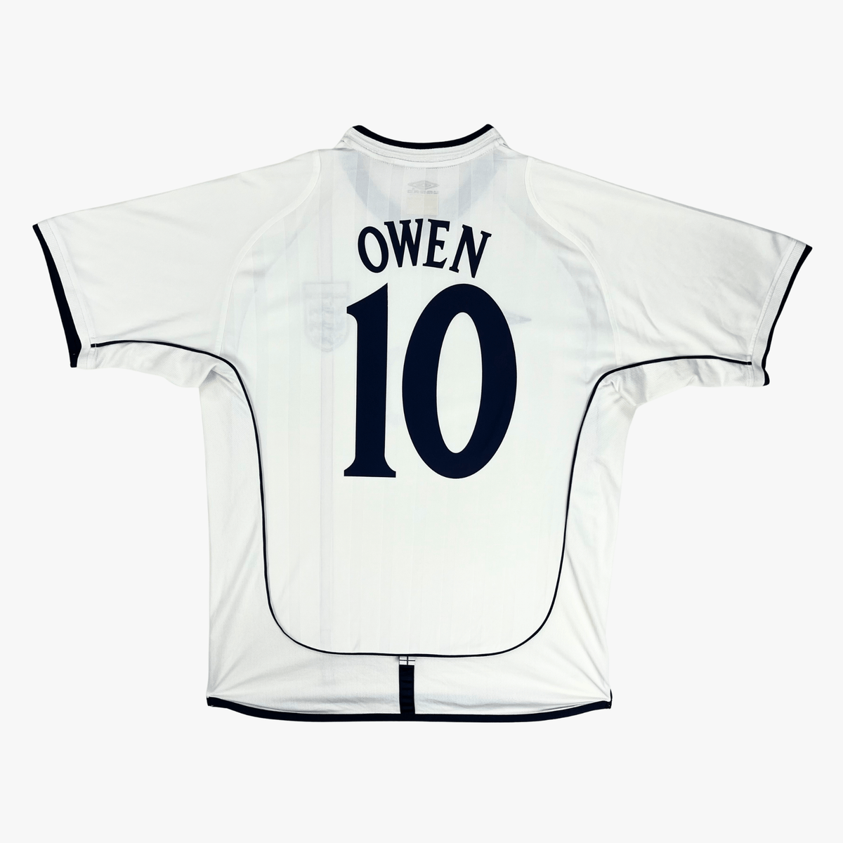 Vintage England 2001-2003 Home football shirt with Owen 10 print, size L | Nostalgic Football Shirts