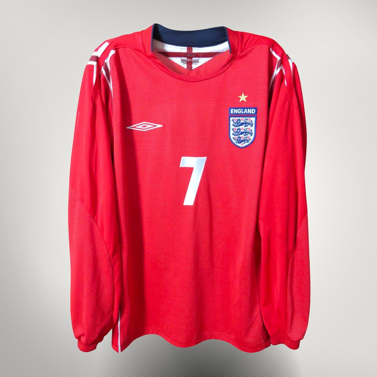 Authentic Umbro England 2004-2006 Away longsleeve shirt, Beckham 7 on the back, size M | Nostalgic Football Shirts