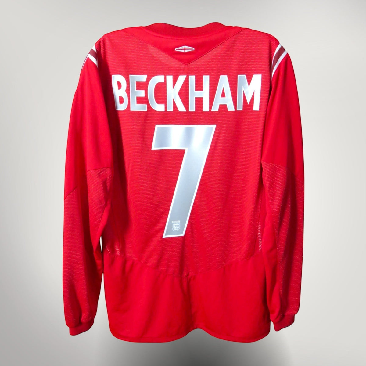 Vintage England 2004-2006 Away longsleeve football shirt with Beckham 7 print, size M | Nostalgic Football Shirts