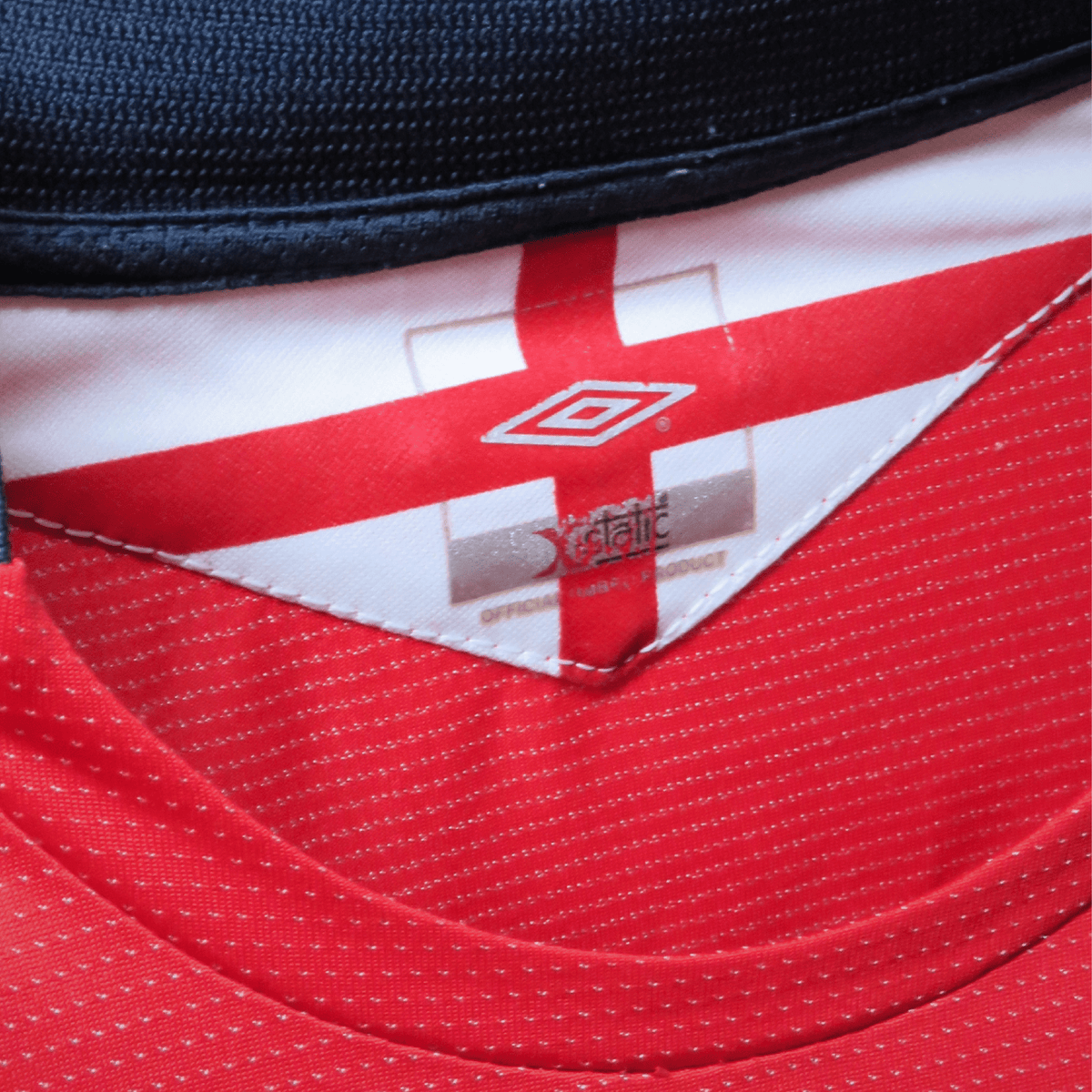 Vintage England 2004-2006 Away football shirt with Beckham 7 print, size XL | Nostalgic Football Shirts