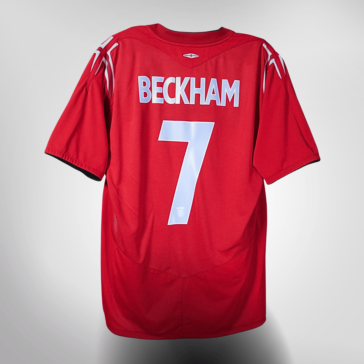 Vintage England 2004-2006 Away football shirt with Beckham 7 print, size XL | Nostalgic Football Shirts