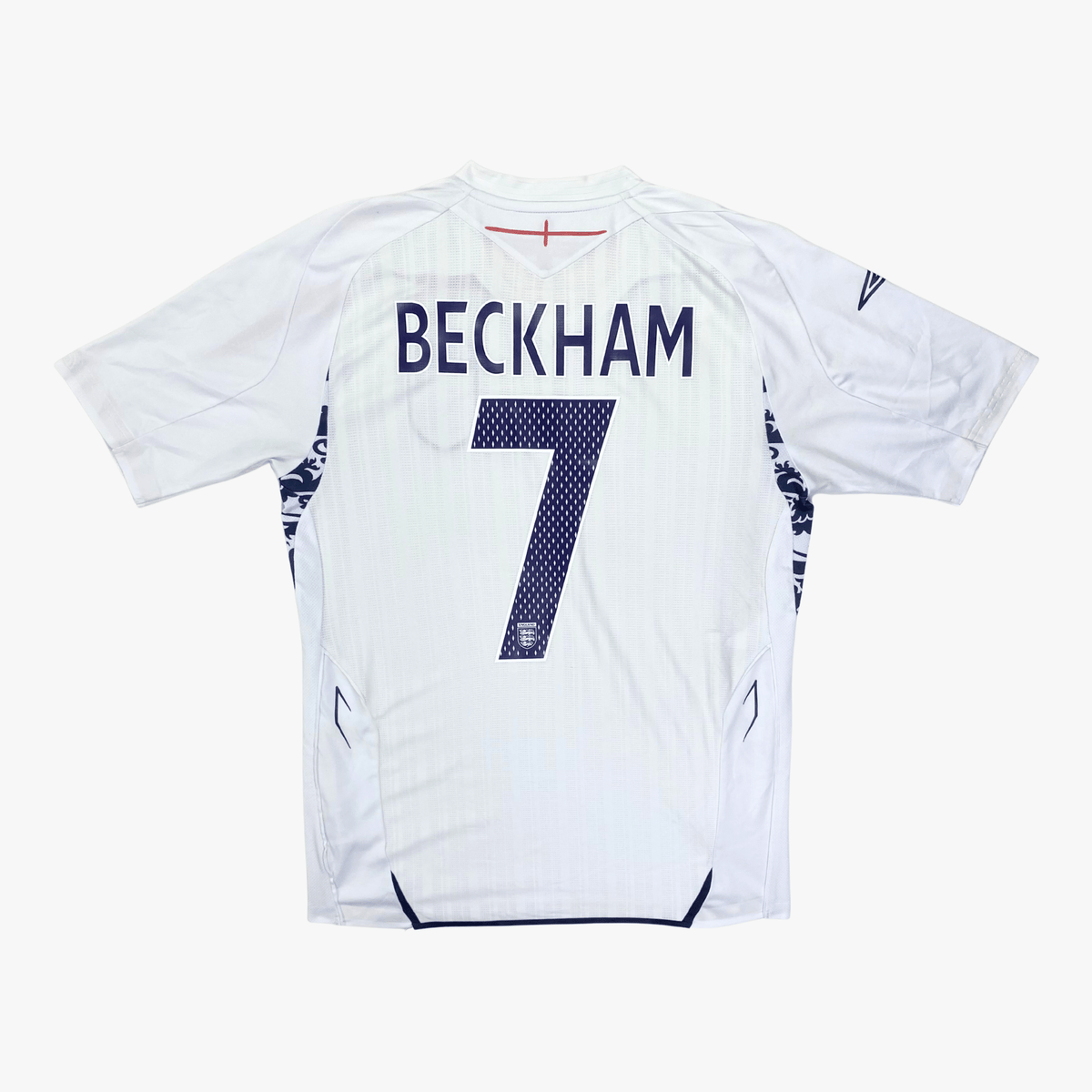 Vintage England 2007-2009 Home football shirt with Beckham 7 print, size M | Nostalgic Football Shirts