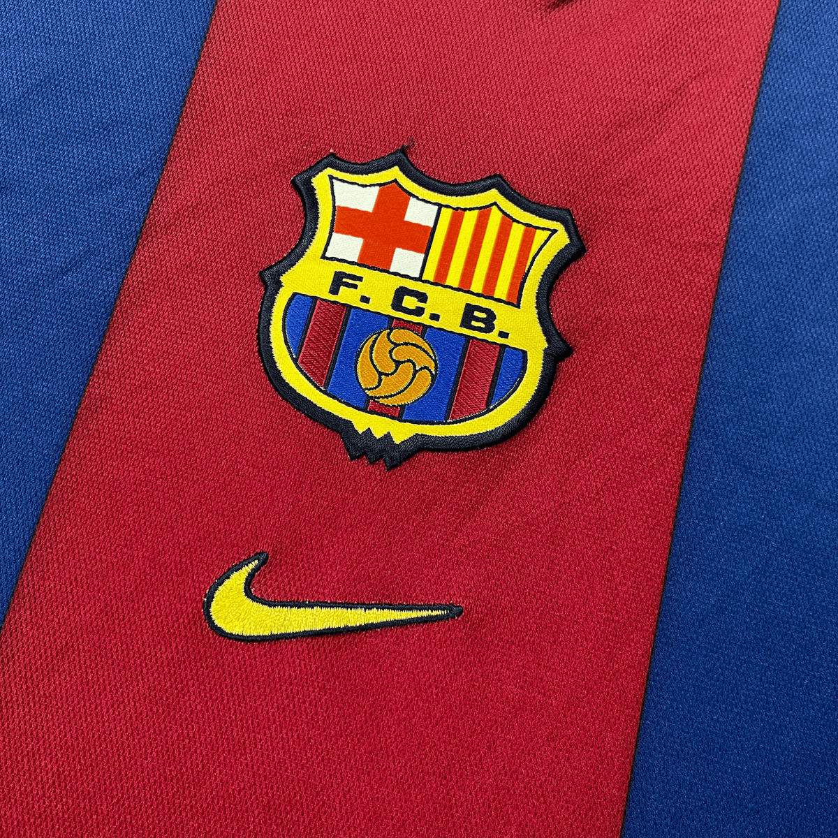 Vintage FC Barcelona 1998-1999 Home football shirt with Rivaldo 11 print, size M | Nostalgic Football Shirts