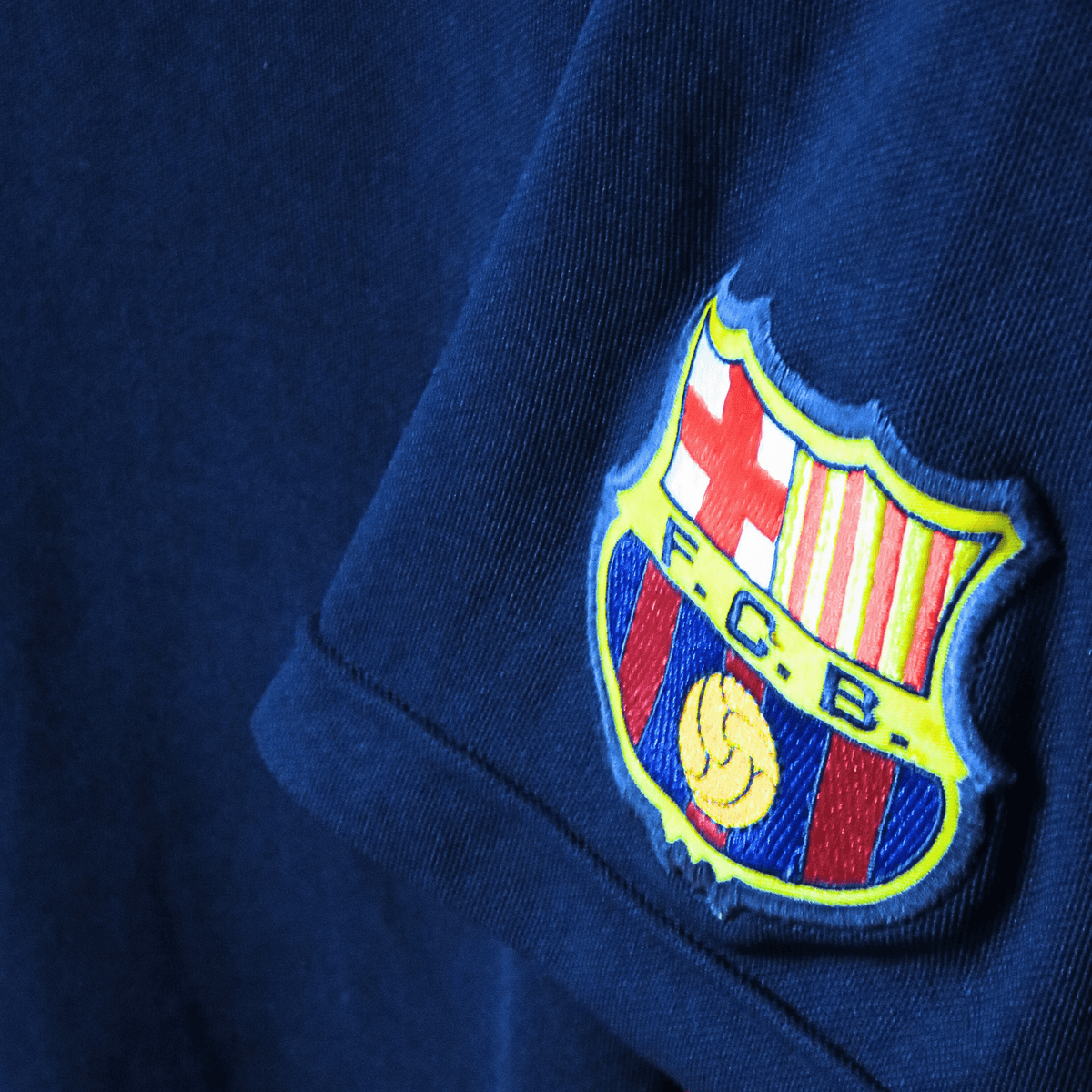 Original FC Barcelona 2000-2001 Training football shirt, size M | Nostalgic Football Shirts