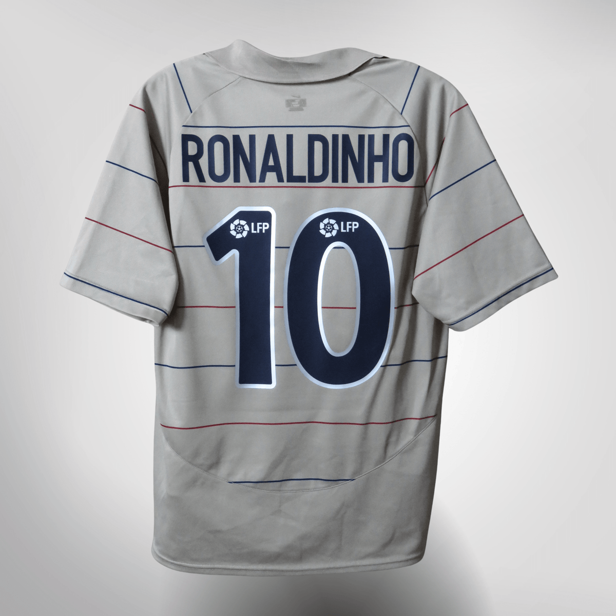 Vintage FC Barcelona 2003-2004 Away football shirt with Ronaldinho 10 print, size M | Nostalgic Football Shirts